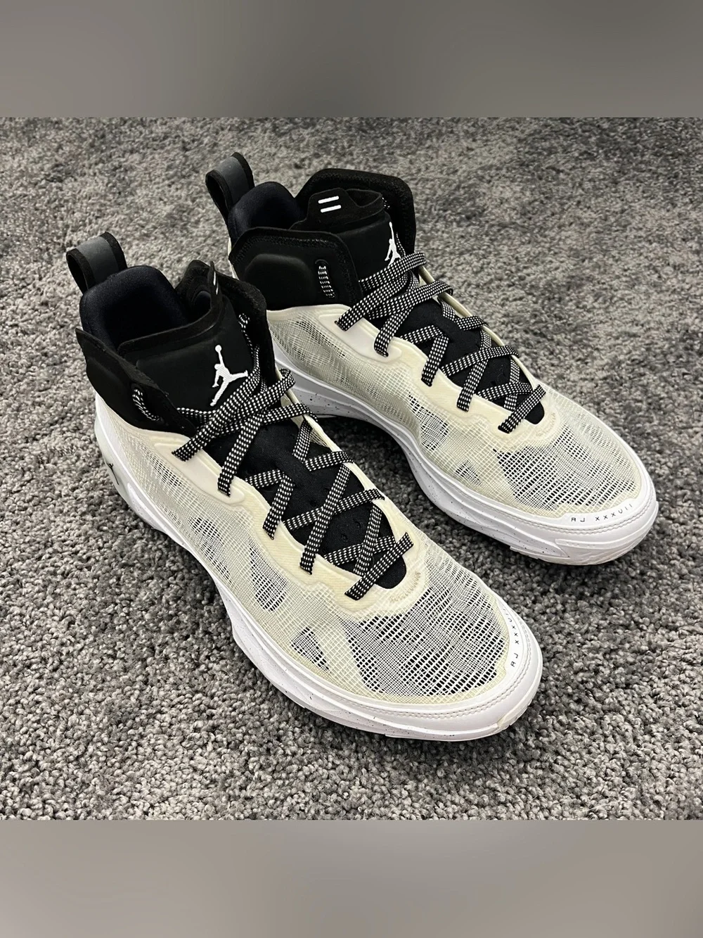 Jordan 37 Shoes Men’s Size 11 Oreo White Black DD6958-108 Jumpman Nike Mid-Top